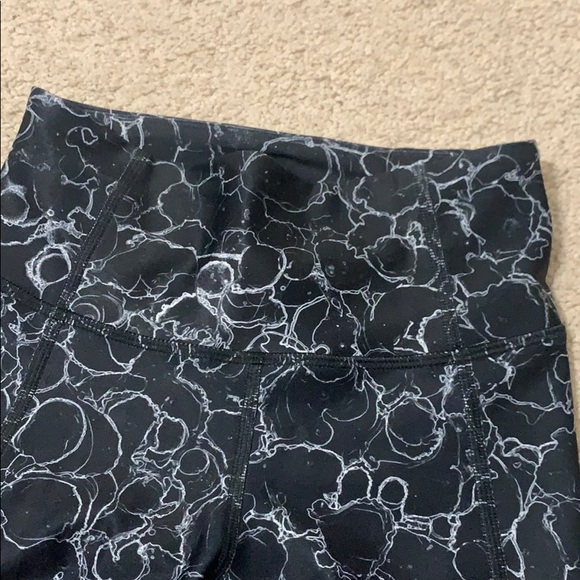 Under Armor compression Capri😍 - Picture 3 of 7